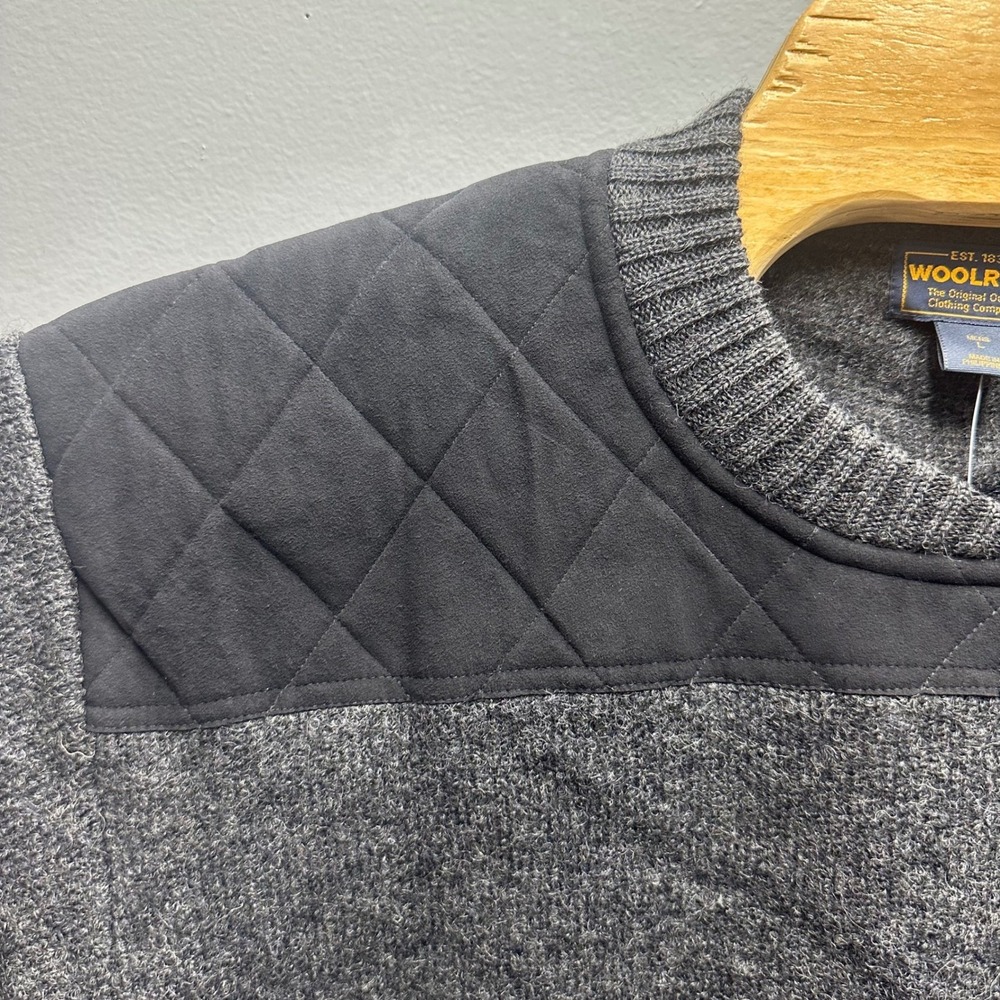 Woolrich Men's 100% Wool Sweater L Charcoal Suede Trim Quilted Shoulder Crewneck - Picture 3 of 7